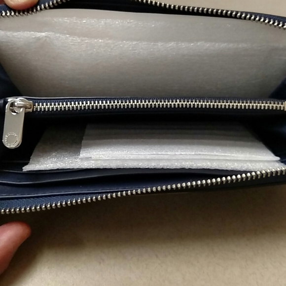 Marc by Marc Jacobs Wallet - Picture 6 of 6